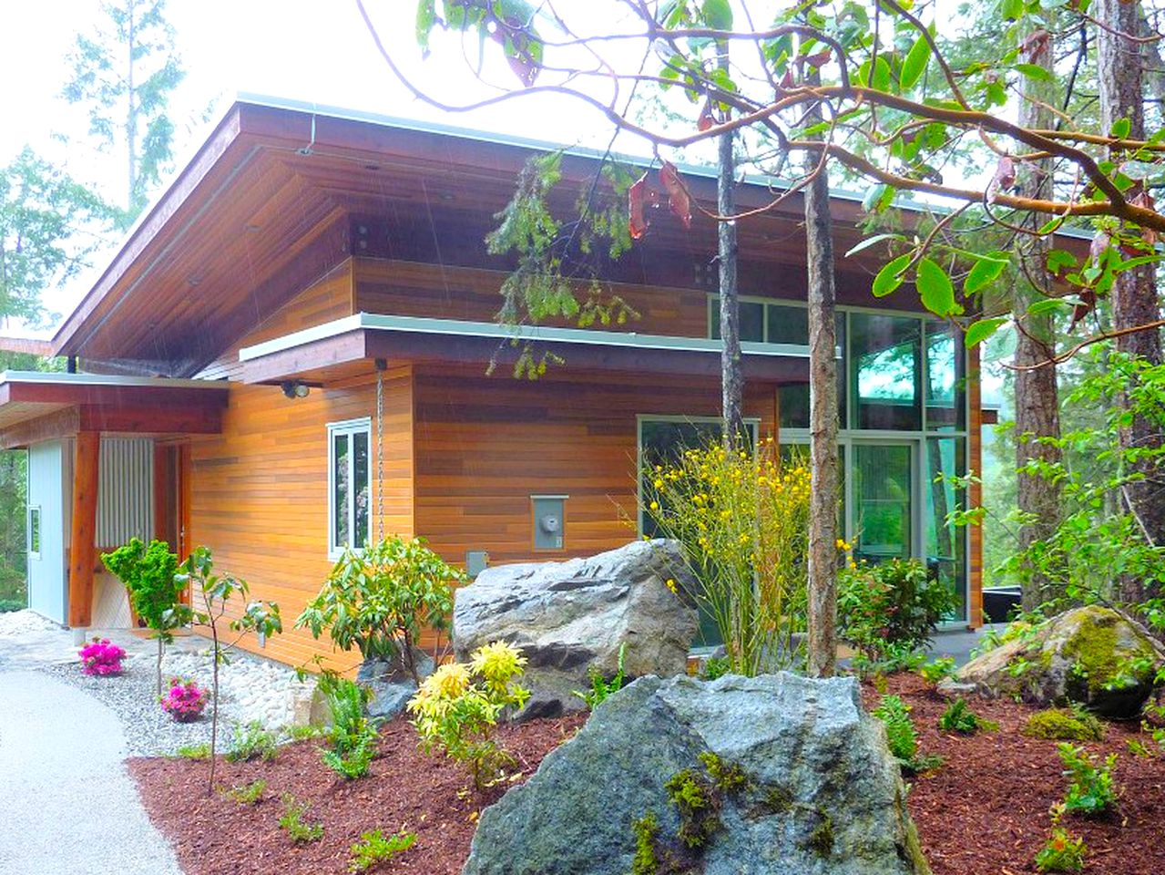 Tree House Halfmoon Bay, British Columbia Glamping Hub