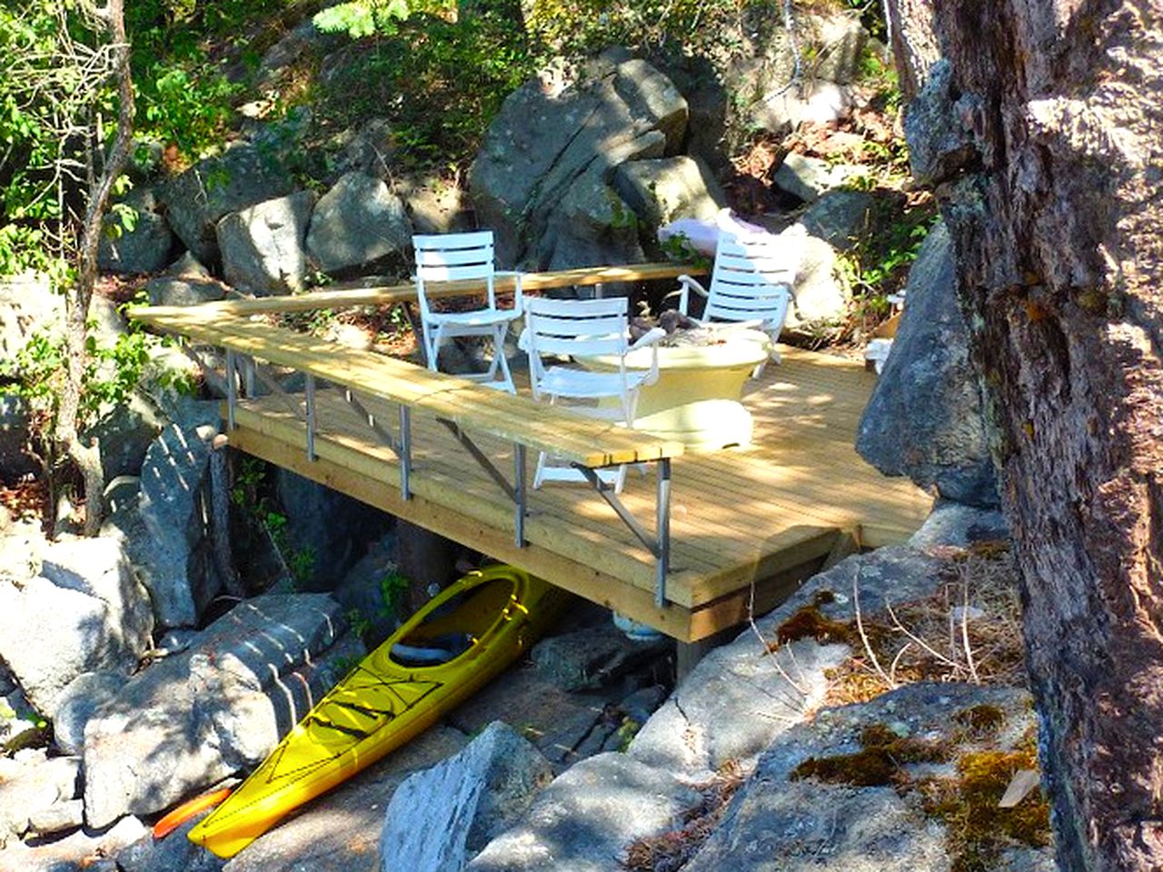 Tree House Halfmoon Bay, British Columbia Glamping Hub