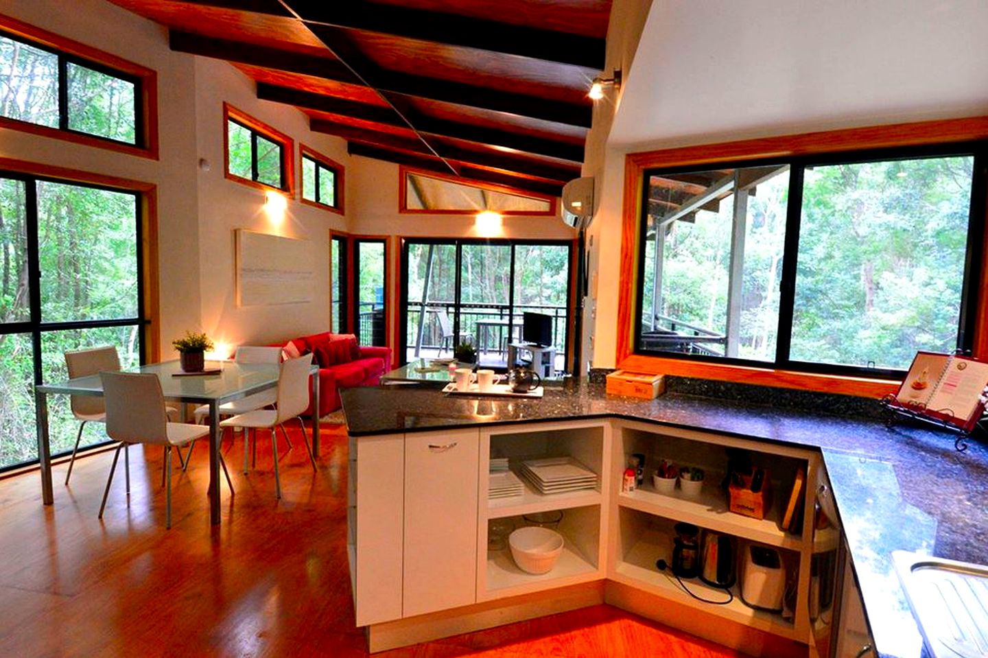 Romantic Tweed Accommodation near Uki for a Couple's Retreat, NSW