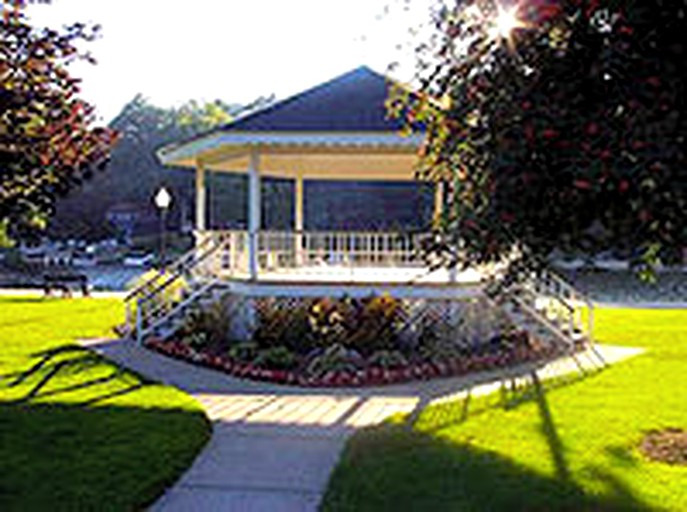 Michigan Vacation Rentals Saugatuck Harbor Inn, Nature Lodges 49259
