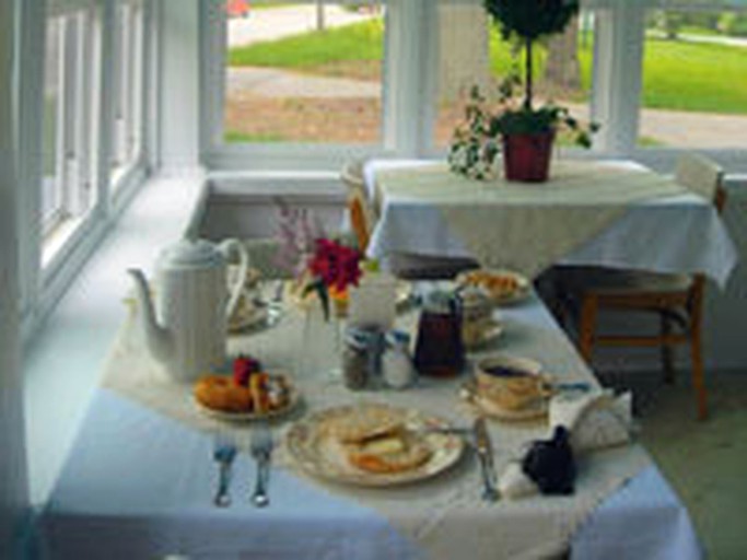 Michigan Vacation Rentals Saugatuck Harbor Inn, Nature Lodges 49259