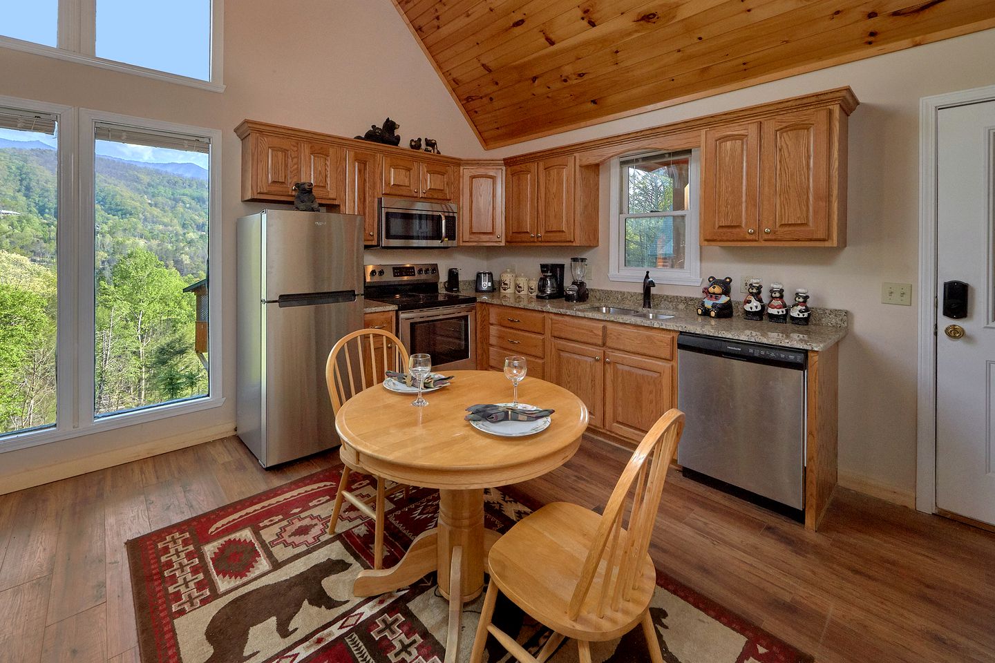 Picturesque Gatlinburg Cabin Rental for Romantic Getaways in Tennessee