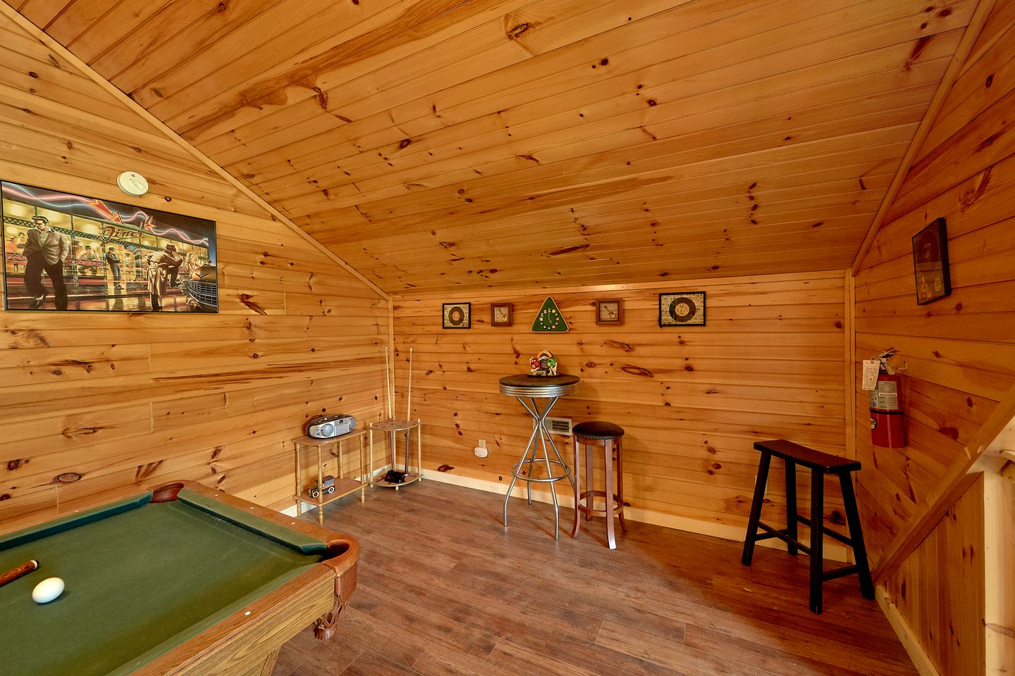 Picturesque Gatlinburg Cabin Rental for Romantic Getaways in Tennessee