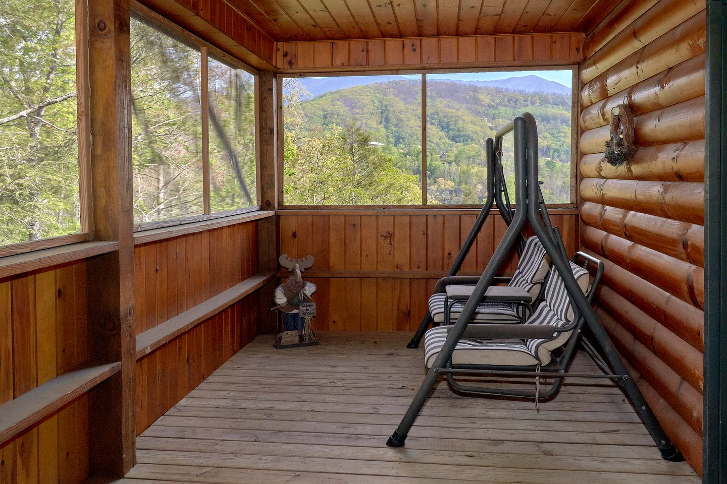 Picturesque Gatlinburg Cabin Rental for Romantic Getaways in Tennessee