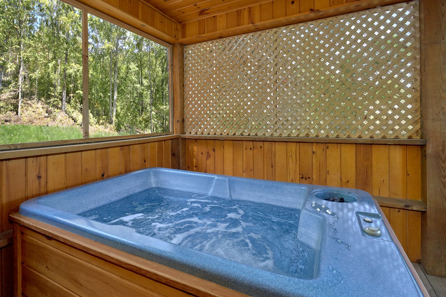 Picturesque Gatlinburg Cabin Rental for Romantic Getaways in Tennessee