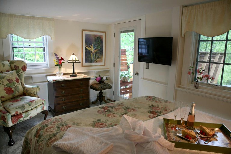 Nature Lodges (York, Maine, United States)