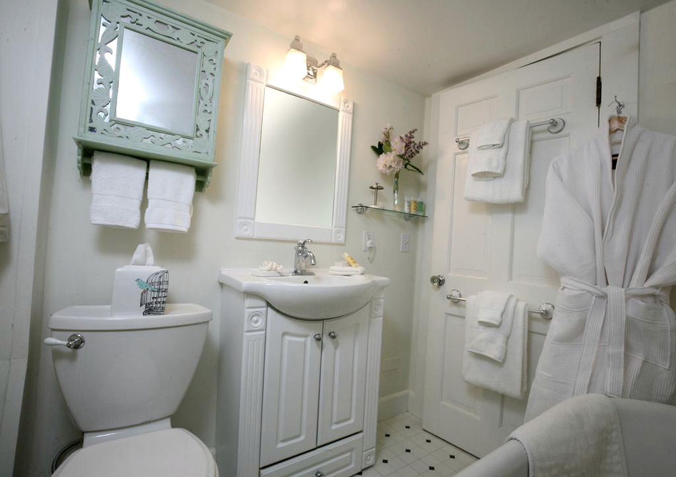 Romantic Wooded Getaway near York Harbor, Maine