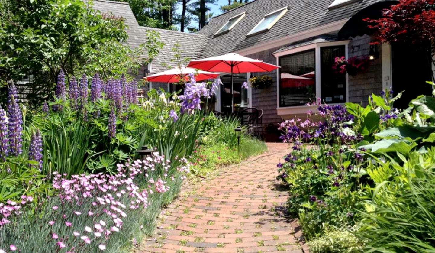Romantic Wooded Getaway near York Harbor, Maine