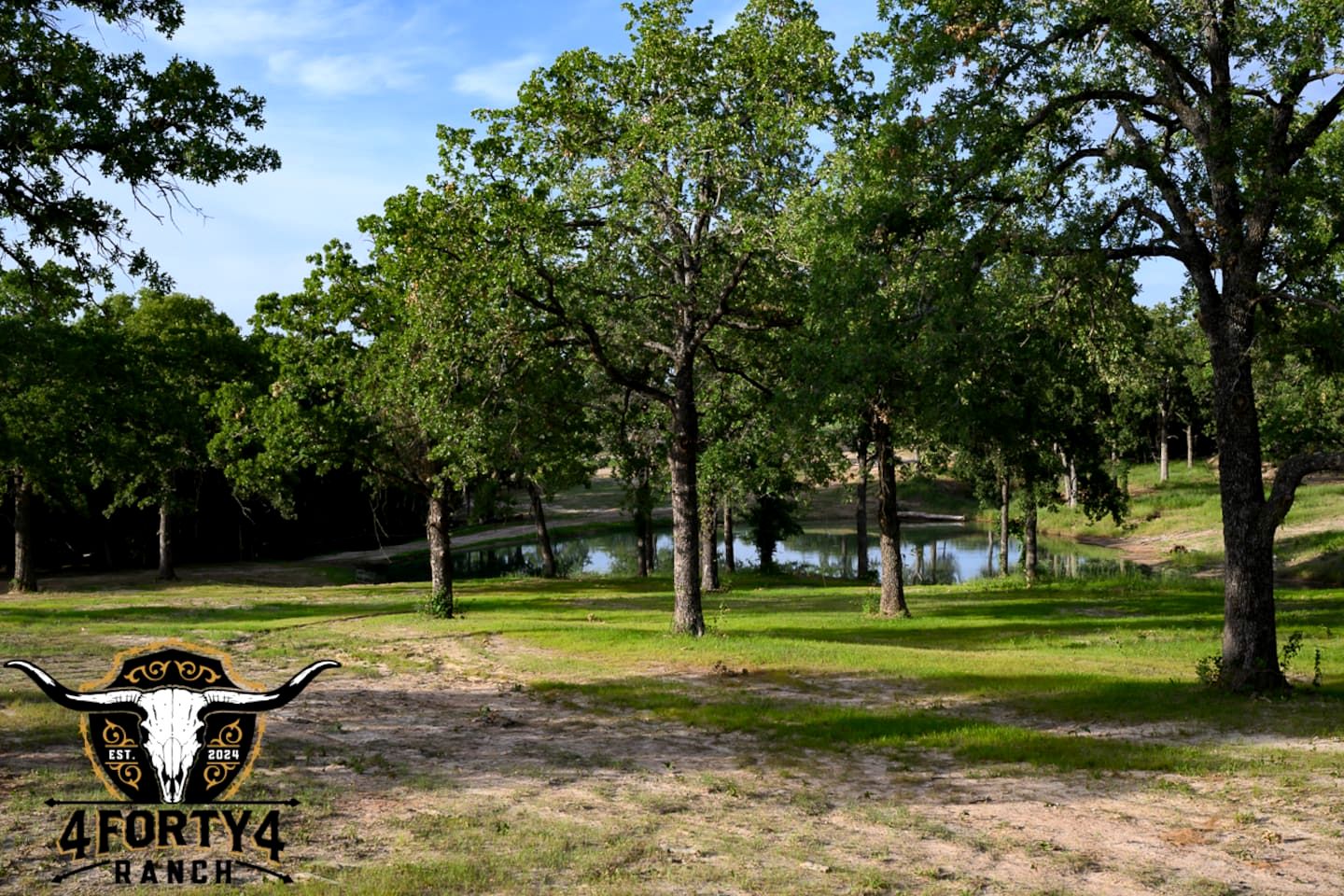 Romantic Woodland Cabin Hideaway Near the Lake in Scenic Texas Countryside