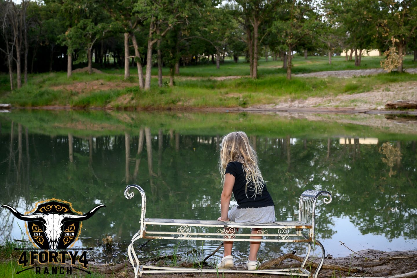 Romantic Woodland Cabin Hideaway Near the Lake in Scenic Texas Countryside