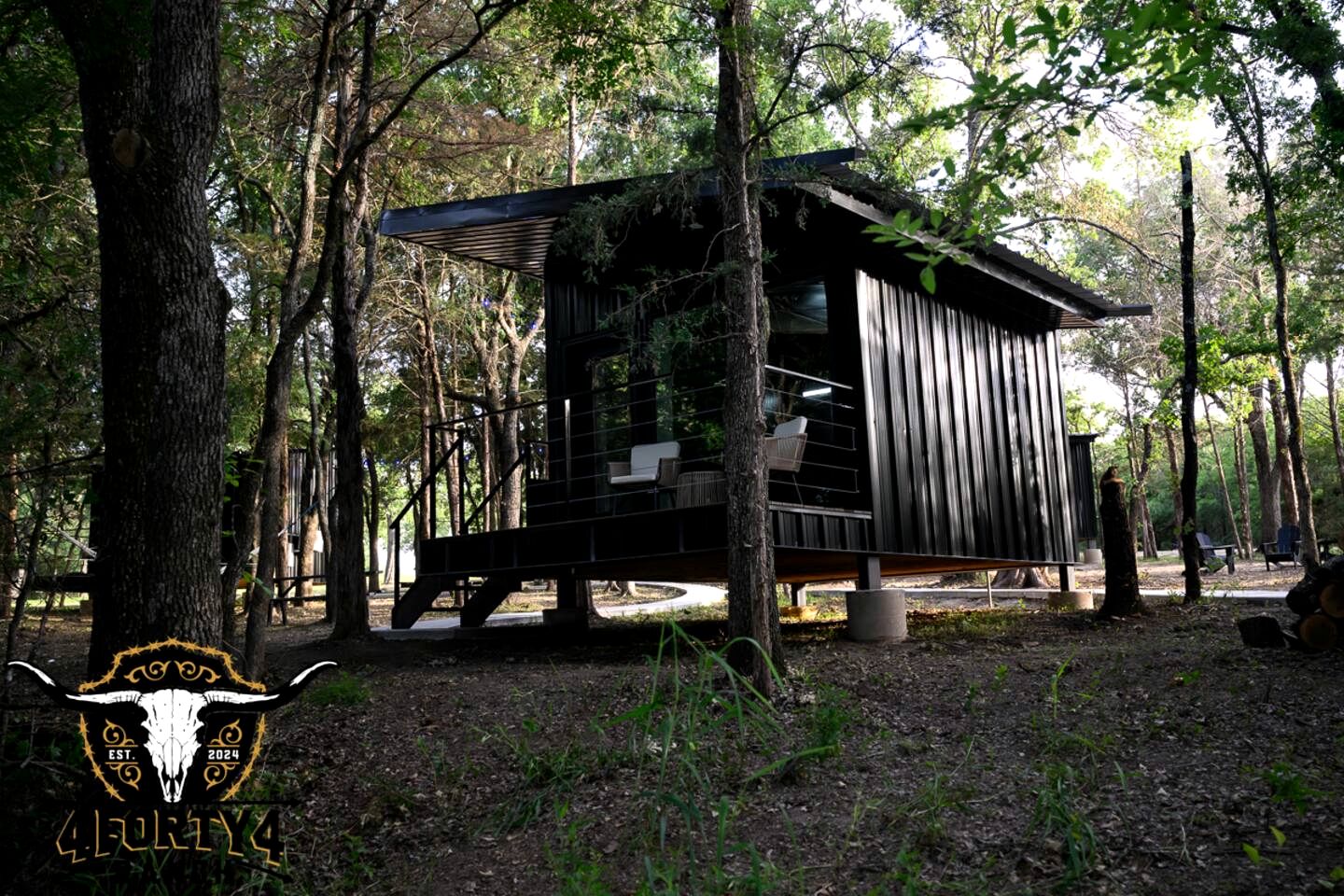 Romantic Woodland Cabin Hideaway Near the Lake in Scenic Texas Countryside