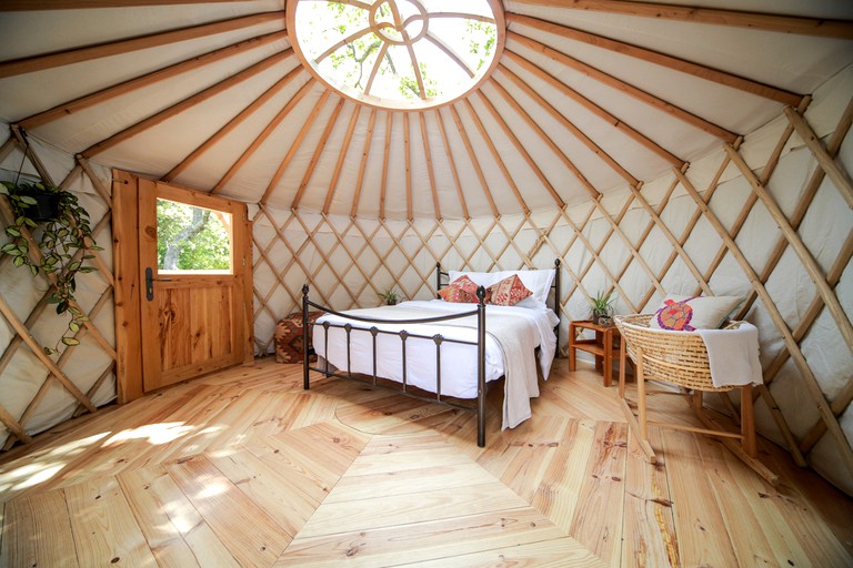 Yurts (Saint-Paulet-de-Caisson, Occitanie, France)