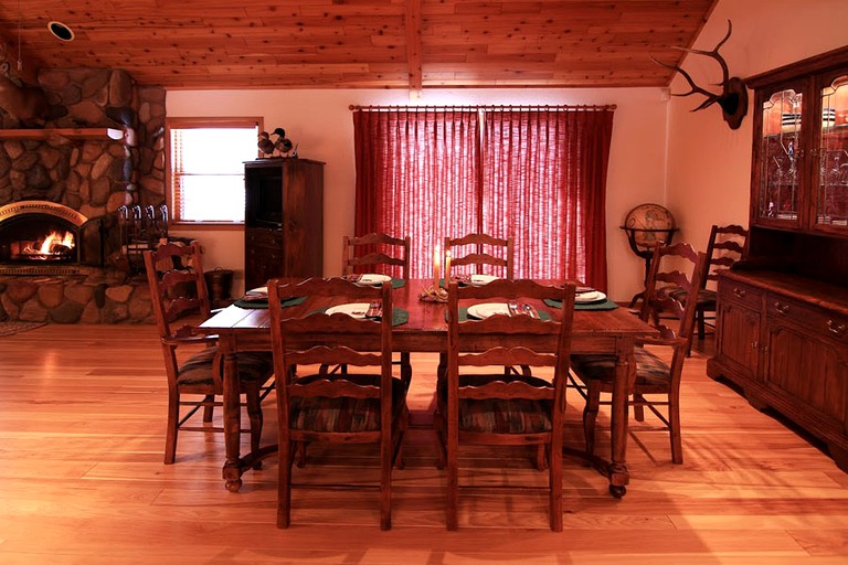 Log Cabins (Harshaw, Wisconsin, United States)