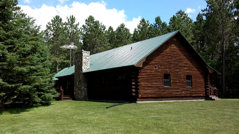 Log Cabins (Harshaw, Wisconsin, United States)