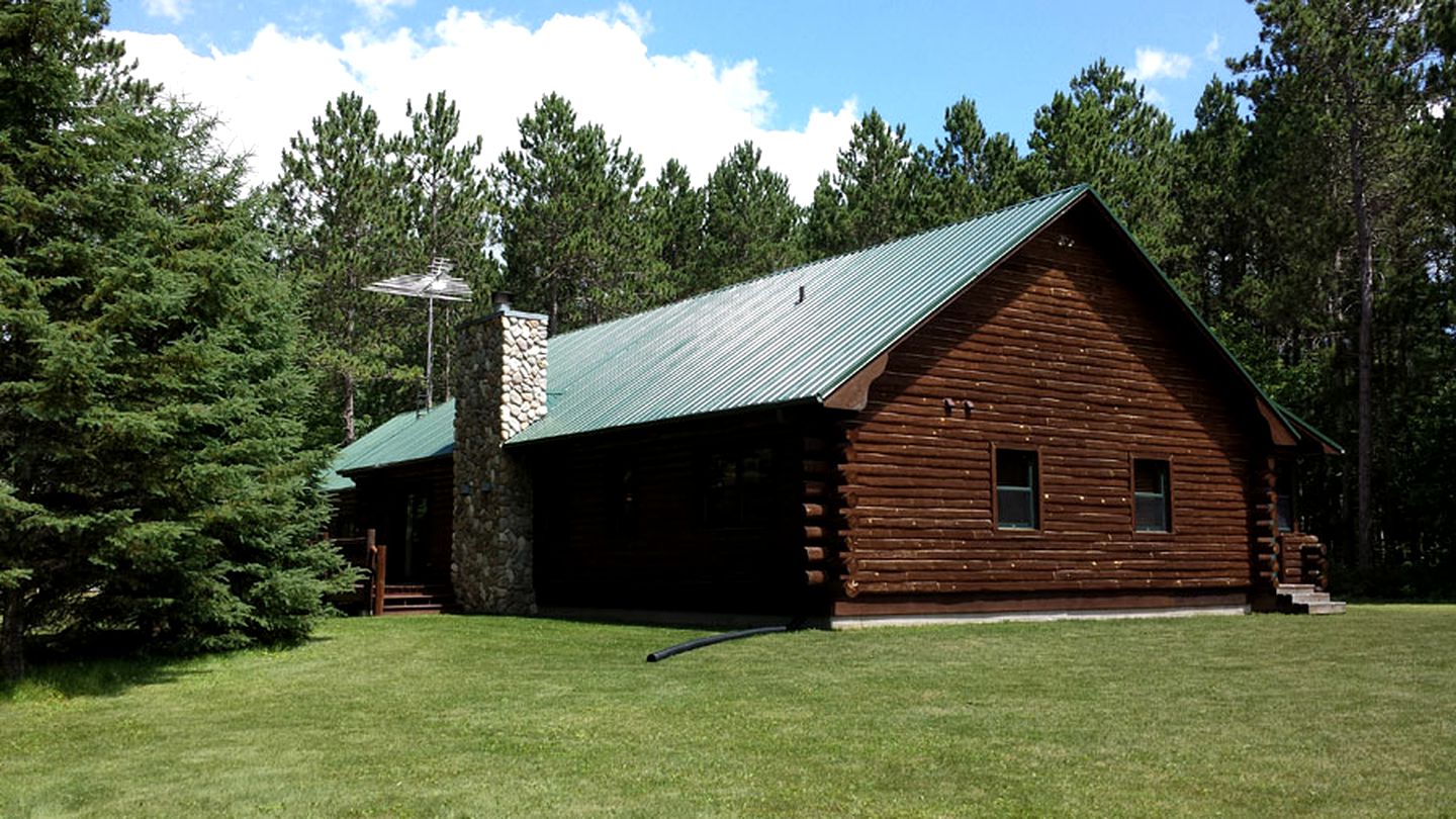 Private Cabin Rental with a Fireplace near the Bearskin State Trail in Wisconsin