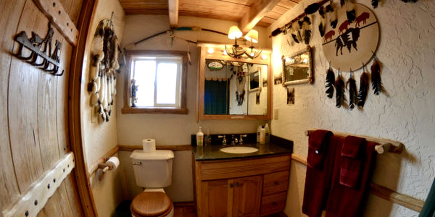 Off-the-Grid Cabin Room near Donner Lake in Truckee, California