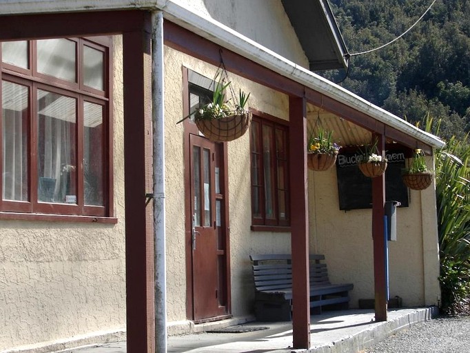 Nature Lodges (Greymouth, South Island, New Zealand)