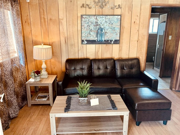 Pet Friendly Cabin with Wood Burning Fireplace and Shared Outdoor Pool in Big Bear, California