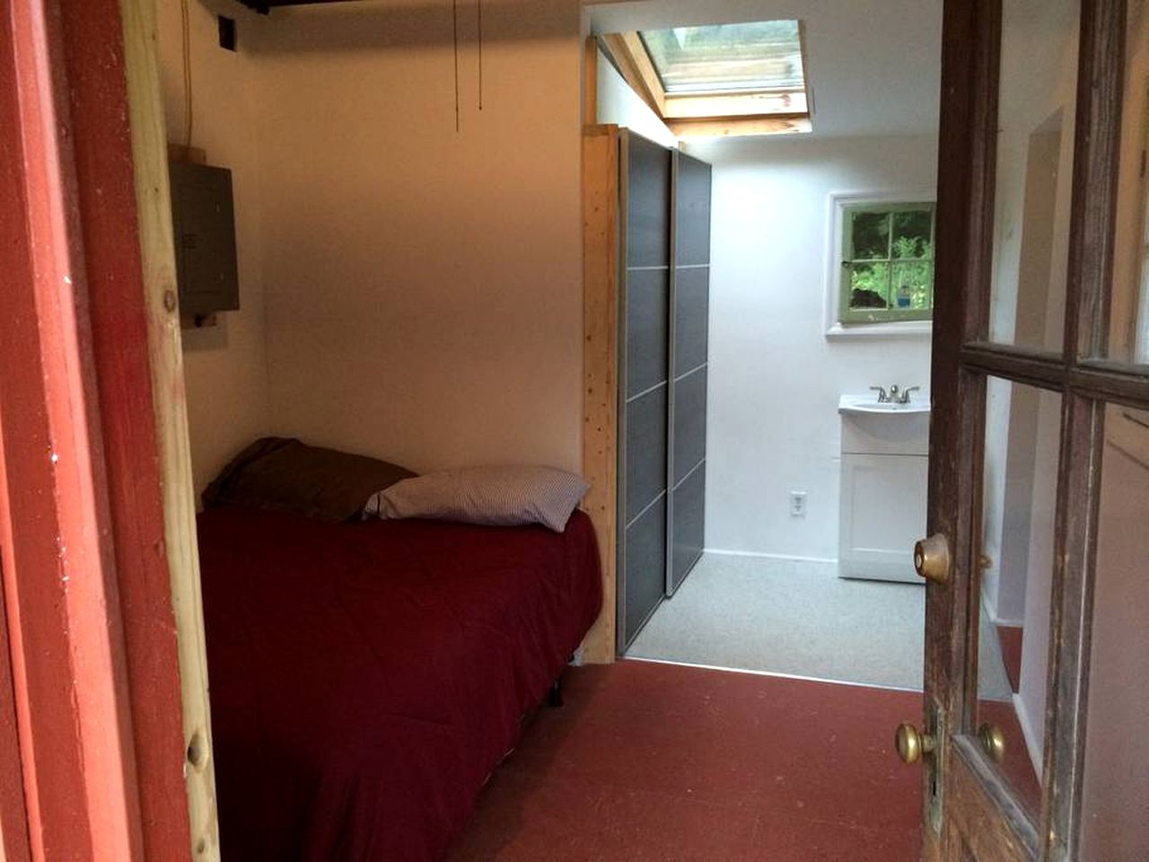 Cozy Getaway Cabin for Two near Esopus River in Shandaken, New York