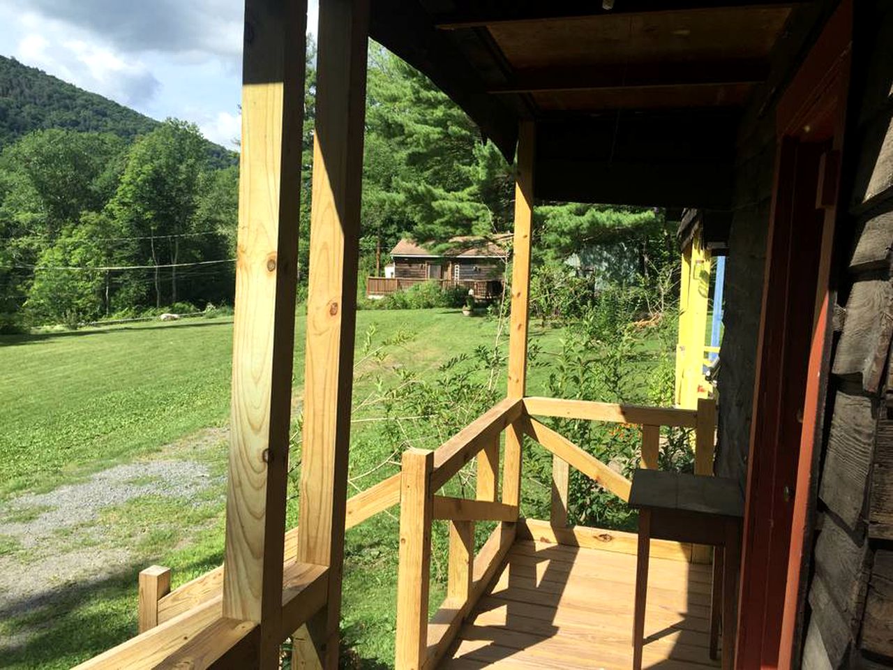 Cozy Getaway Cabin for Two near Esopus River in Shandaken, New York