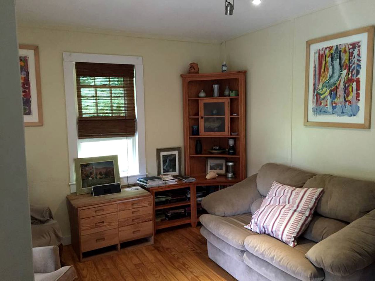 Superb Family Cabin with Mountain Views and Deck in Shandaken, New York