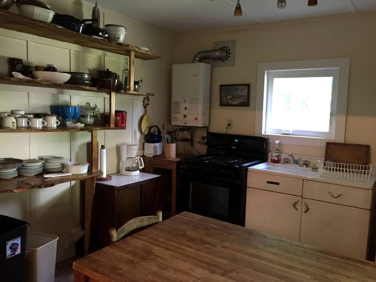 Superb Family Cabin with Mountain Views and Deck in Shandaken, New York