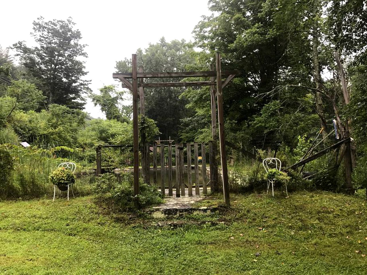 Superb Family Cabin with Mountain Views and Deck in Shandaken, New York