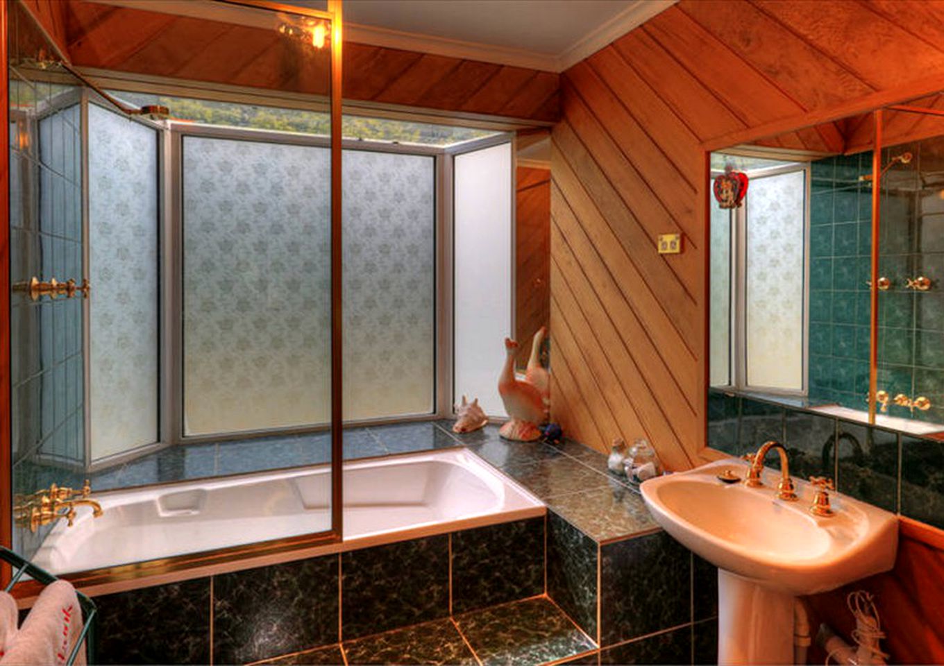 Inviting Cottage Rental with Beautiful Gardens near Stanley, Tasmania