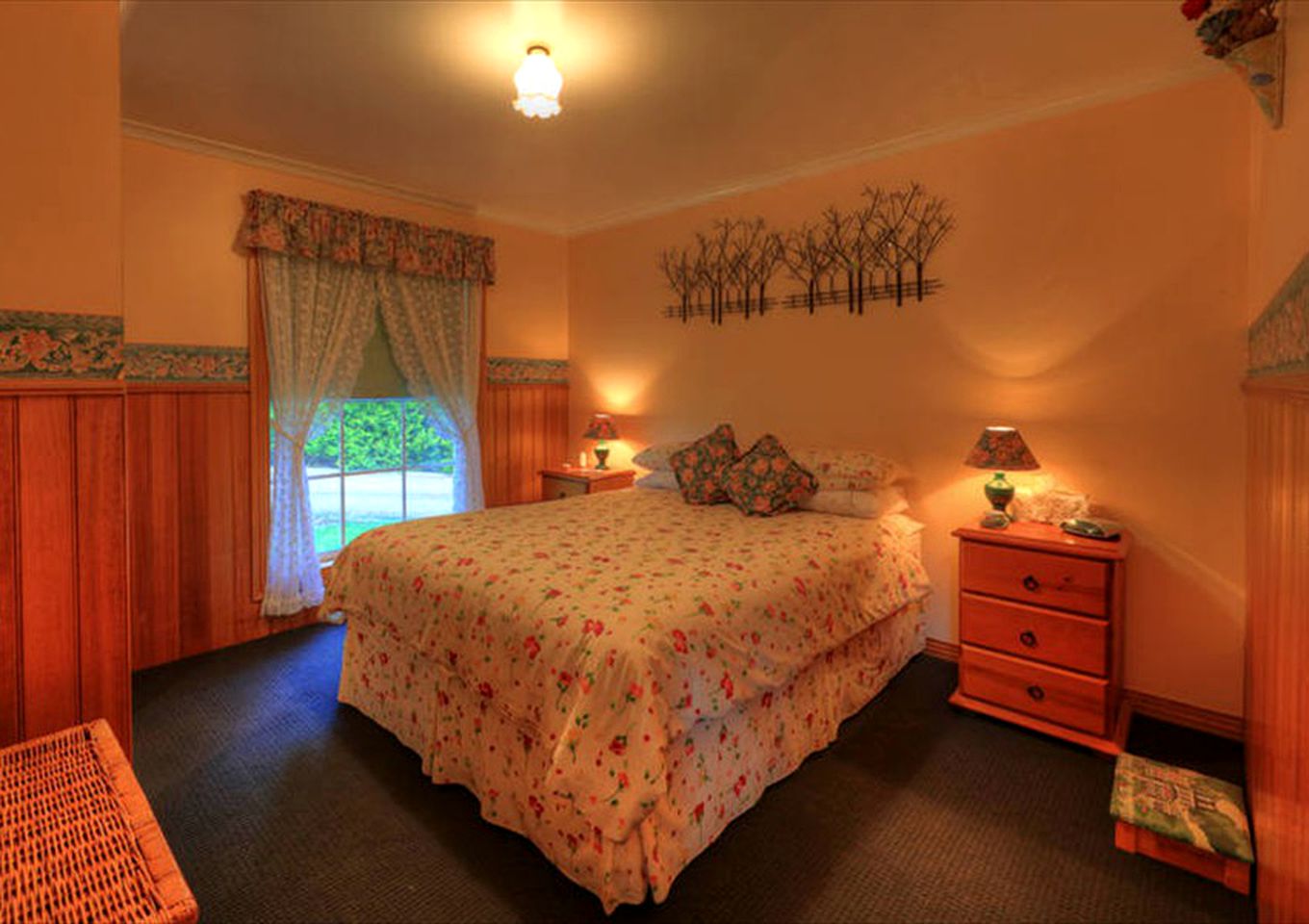 Inviting Cottage Rental with Beautiful Gardens near Stanley, Tasmania
