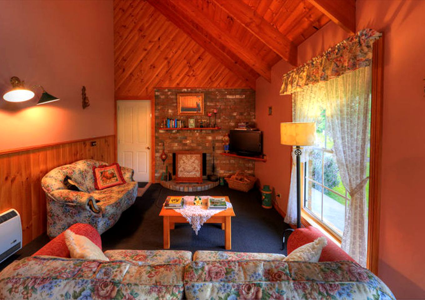 Inviting Cottage Rental with Beautiful Gardens near Stanley, Tasmania