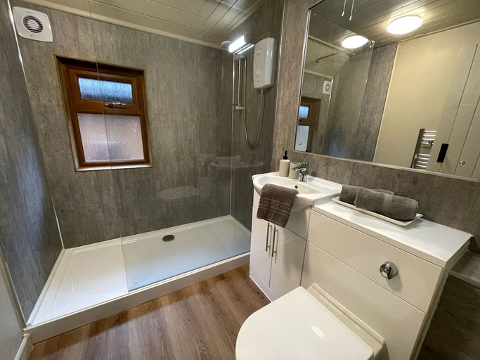 Cabins (United Kingdom, Helstone, England)