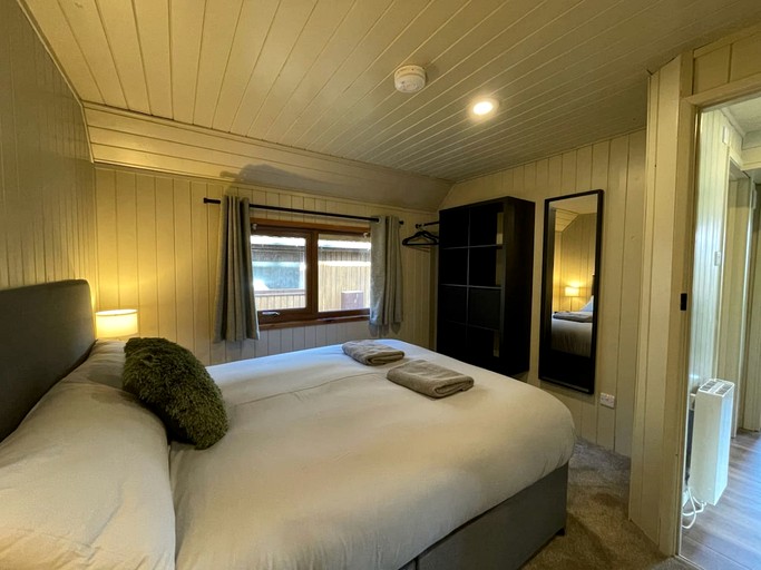 Cabins (United Kingdom, Helstone, England)