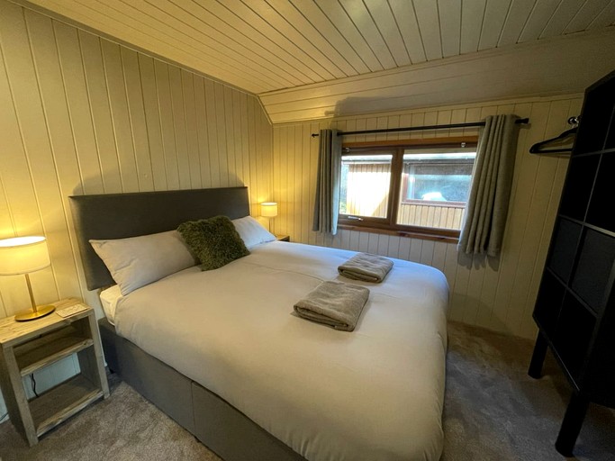 Cabins (United Kingdom, Helstone, England)