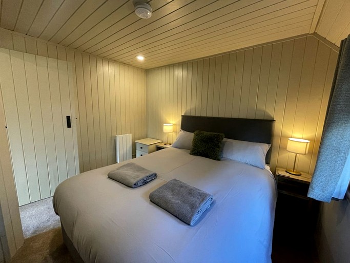 Cabins (United Kingdom, Helstone, England)