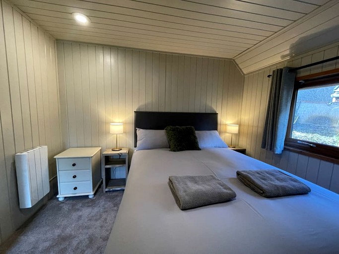 Cabins (United Kingdom, Helstone, England)