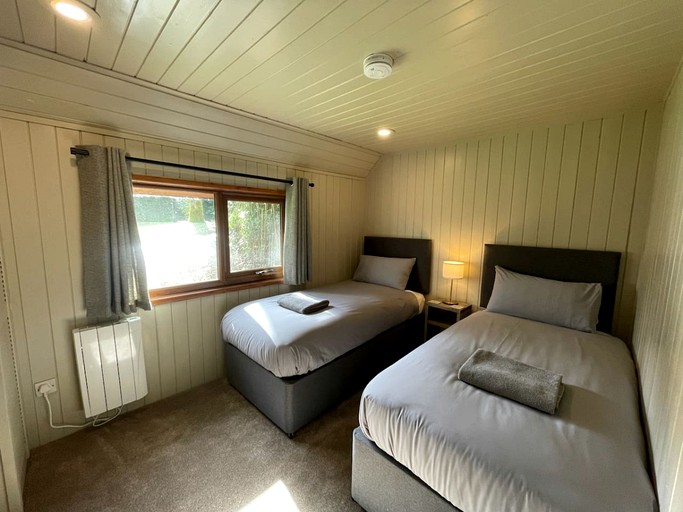 Cabins (United Kingdom, Helstone, England)