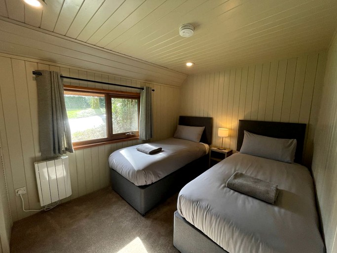 Cabins (United Kingdom, Helstone, England)
