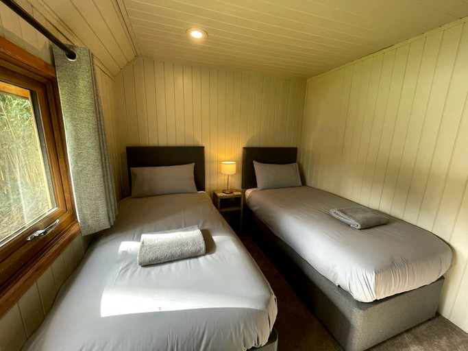 Cabins (United Kingdom, Helstone, England)