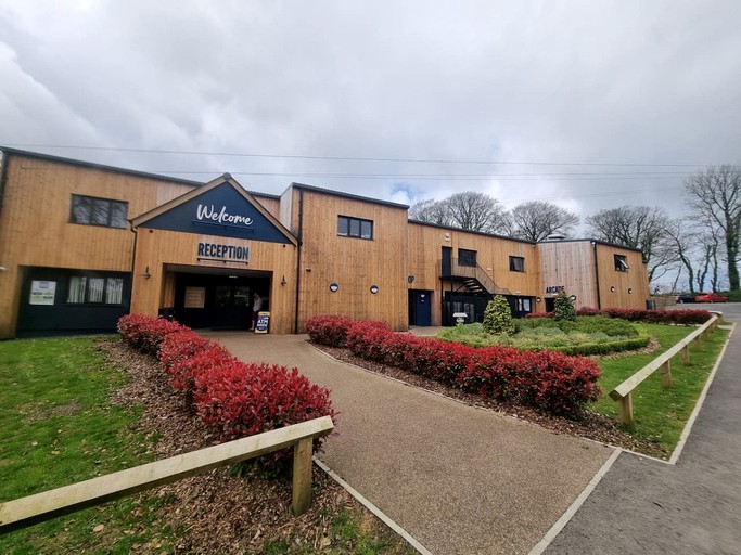 Cabins (United Kingdom, Helstone, England)