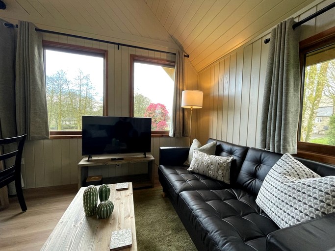 Cabins (United Kingdom, Helstone, England)