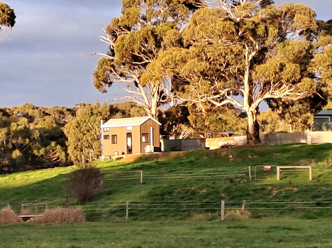 Tiny House Glamping for a Nature Escape near Adelaide