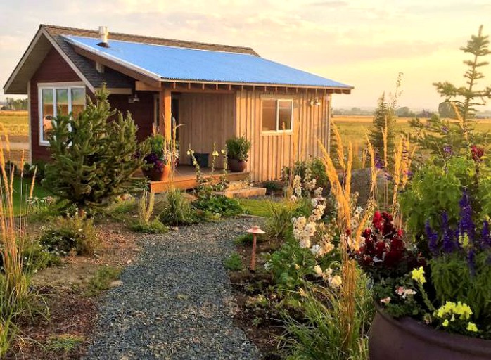 Cabins (Belgrade, Montana, United States)