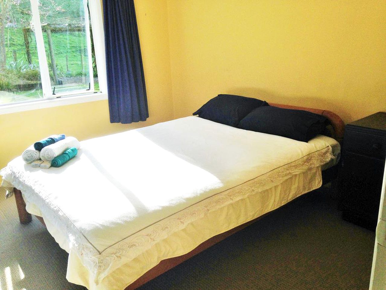 Spacious Romantic Accommodation with Free Wi-Fi in Atiamuri, North Island