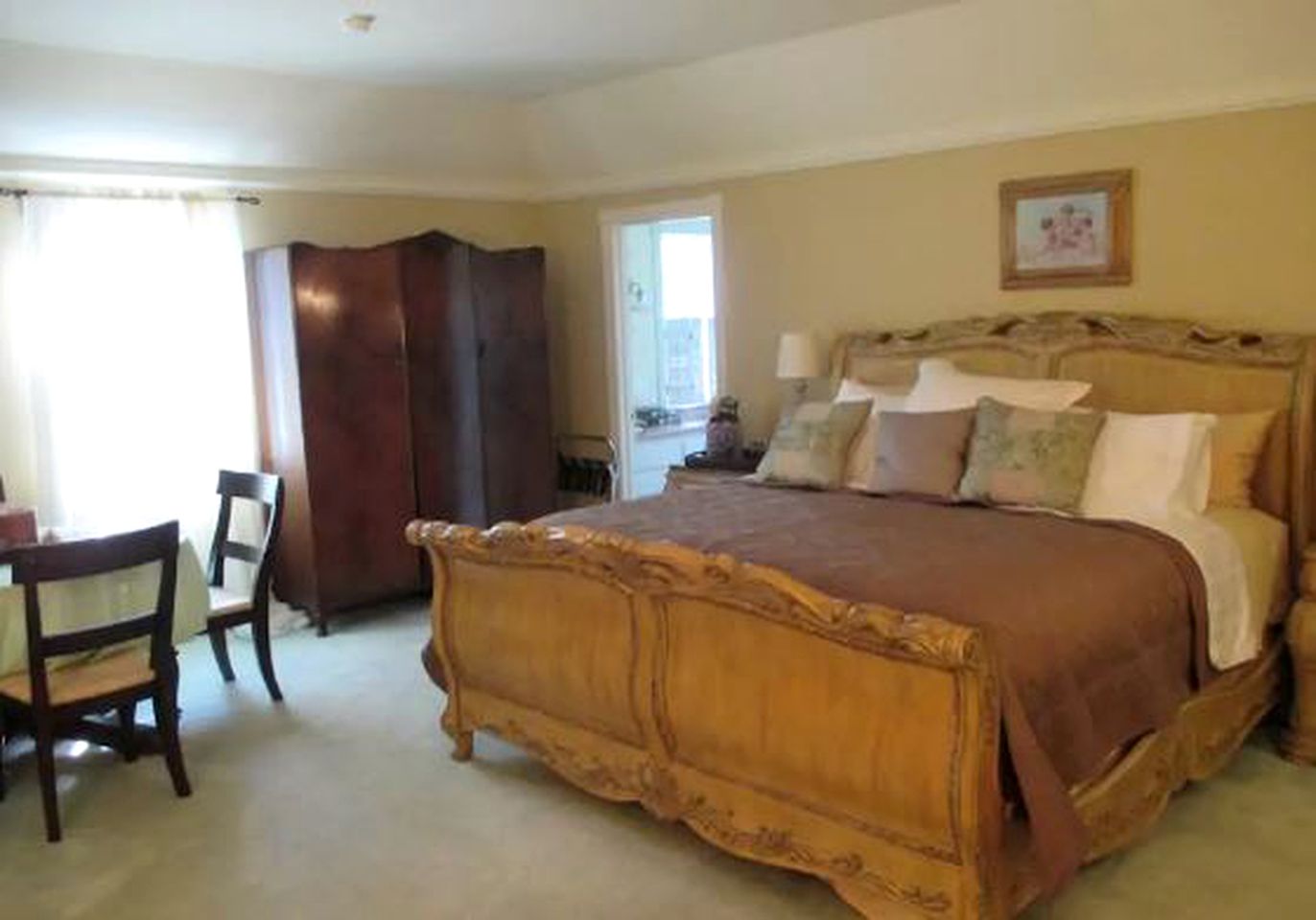 Spacious and Secluded Vacation Rental on a Picturesque Vineyard in Gold Country, California