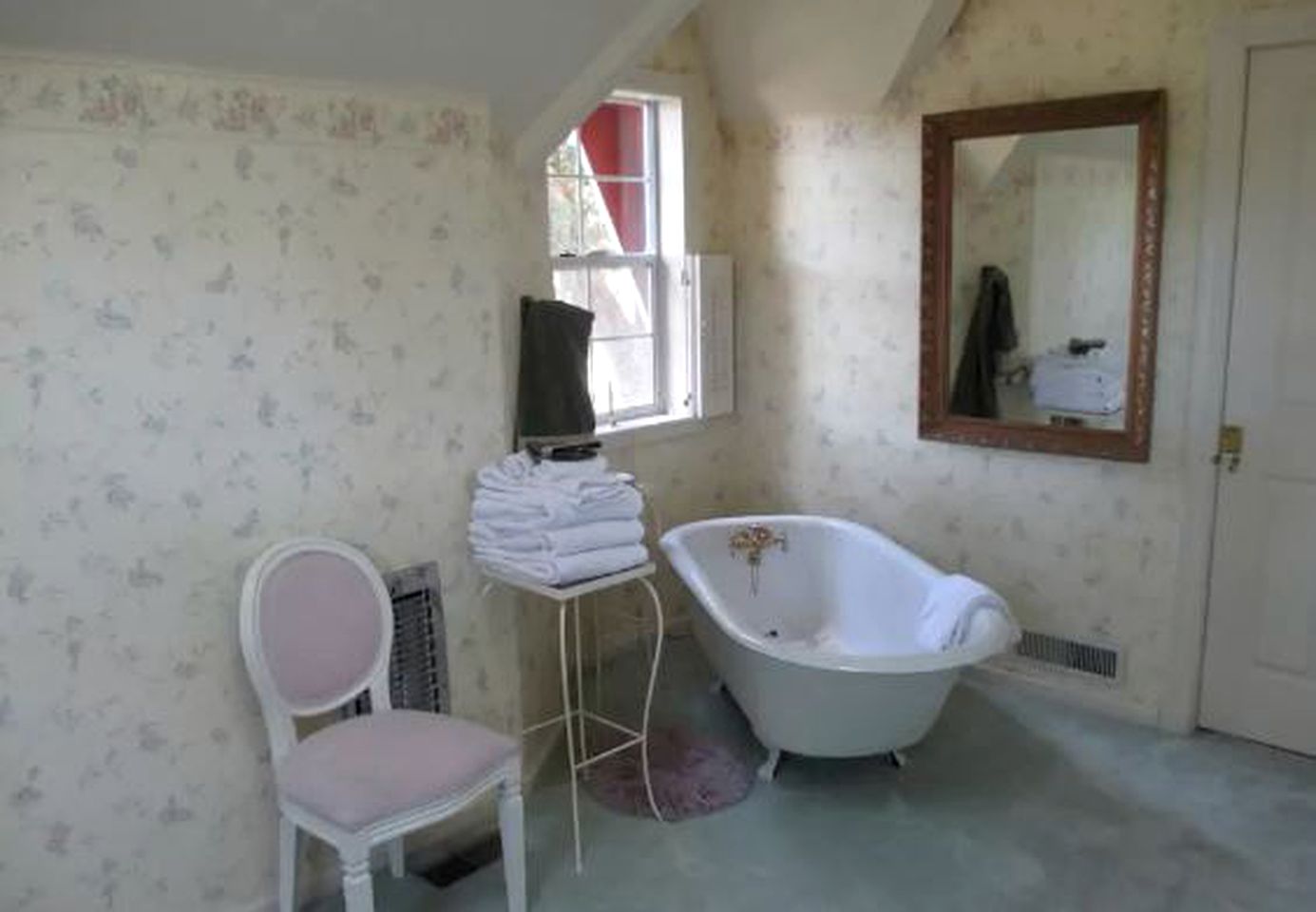 Spacious and Secluded Vacation Rental on a Picturesque Vineyard in Gold Country, California