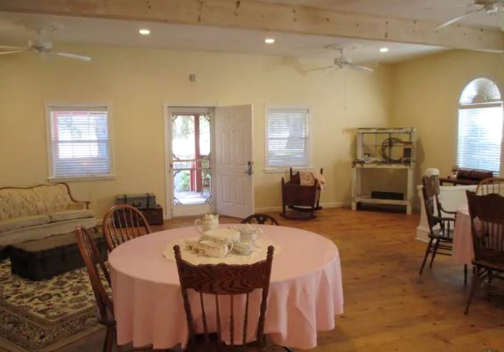 Barns (Grass Valley, California, United States)