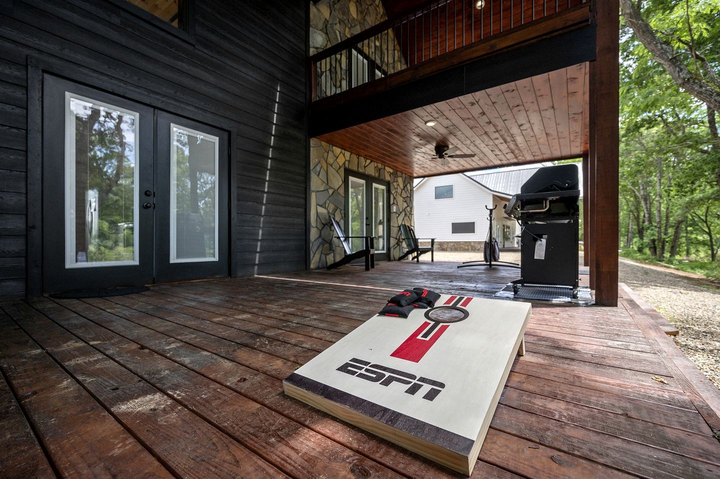 Riverside Pet Friendly Cabin with Hot Tub and Firepit on Glover River, Broken Bow, OK