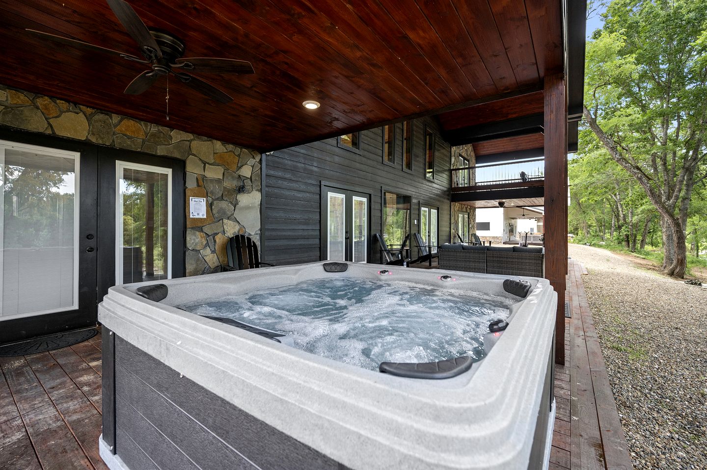 Riverside Pet Friendly Cabin with Hot Tub and Firepit on Glover River, Broken Bow, OK