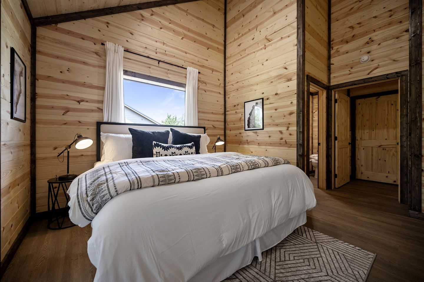 Riverside Pet Friendly Cabin with Hot Tub and Firepit on Glover River, Broken Bow, OK