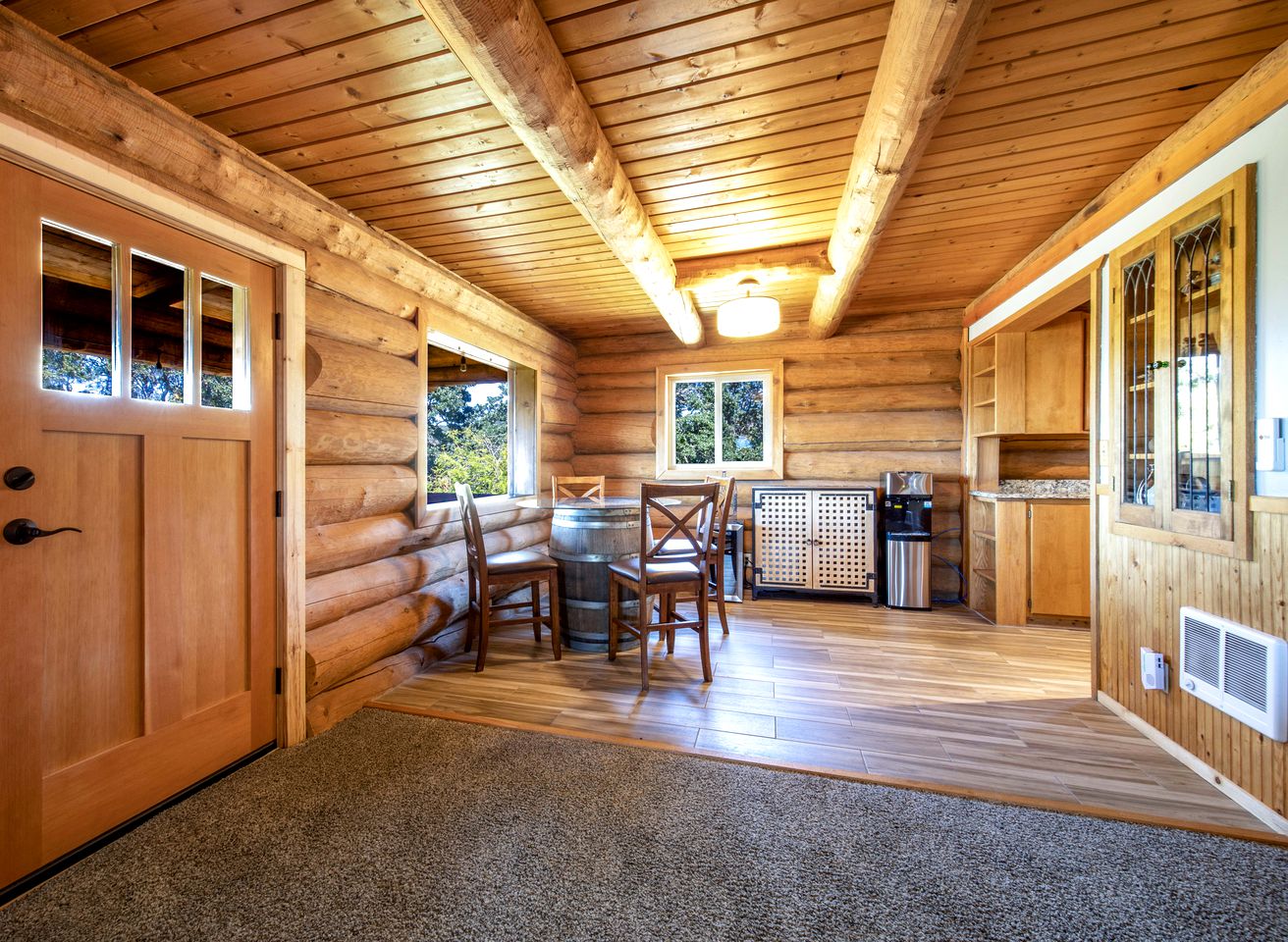 Stunning Cabin Retreat with Sauna, Book Library and Incredible Game Room in Lyle, Washington